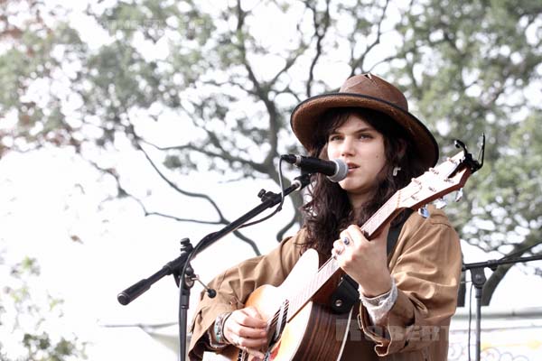 SOKO - 2011-09-11 - PARIS - Parc de Bagatelle - 
